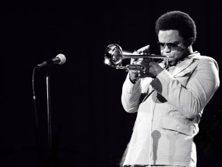 Man playing trumpet microphone stage - corneille free wallpaper