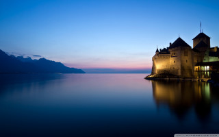 Castle lake mountain night light - a mountain range free wallpaper
