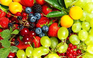 Fruit bunch laying ground together - berry free wallpaper
