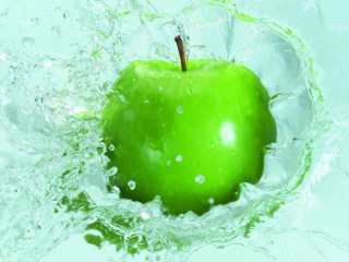 Green apple water bubbles surface - the middle of the water free wallpaper