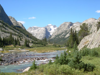 Lush river forest mountains sky - a sunny day free wallpaper