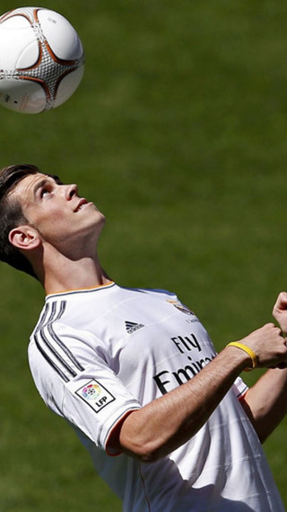 Man white shirt playing soccer - soccer free wallpaper