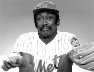 Man baseball uniform holding bat - cliff childs free wallpaper for desktop