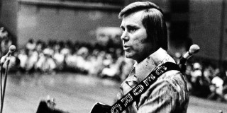 Man guitar microphone crowd black - 1 9 7 0 s free wallpaper for desktop