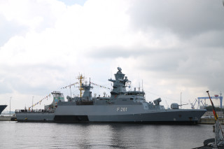 Battleship dock boat cloudy sky - a cloudy sky free wallpaper