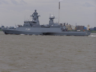 Battleship city skyline cloudy day - a city skyline free wallpaper