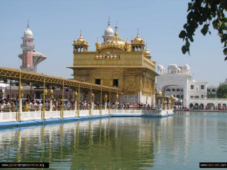 Large body of water building 4 - free ship wallpaper for desktop