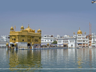 Large body of water building - a large body of water free wallpaper