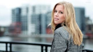 Woman suit standing water city - a woman in a suit free wallpaper