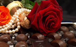 Rose chocolates table decoration romantic - a rose free wallpaper