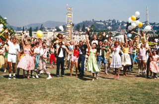 Group people field balloons air - free halloween wallpaper for desktop