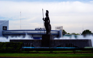 Statue man sword building fountain - ilm free wallpaper