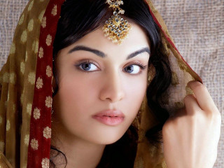 Woman red gold outfit headpiece 2 - eye free wallpaper for desktop