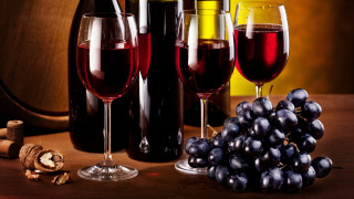 Wine glasses grapes table barrel - free holidays wallpaper for desktop