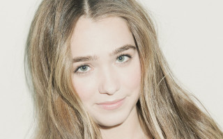 Woman long hair necklace posing 16 - long hair and a necklace free wallpaper