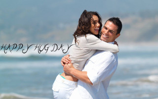 Man woman hugging beach happy - a man and woman free wallpaper for desktop