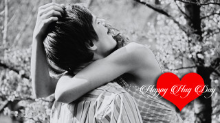 Woman hugging man heart sign - romantic free wallpaper