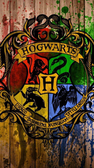 Hogwarts crest wooden wall paint - a wooden wall free wallpaper for mobile
