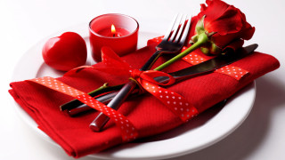 Romantic red rose plate candle - a red rose free wallpaper