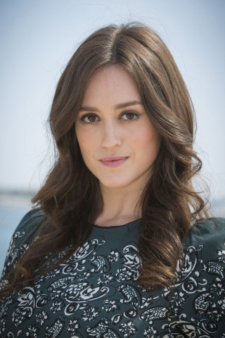 Woman green dress ocean portrait - araceli gilbert free wallpaper for mobile