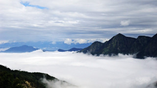 Mountain range low cloud background - low free wallpaper for desktop