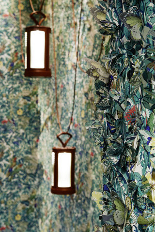 Hanging lights floral wallpaper decorative - exquisite detail free wallpaper