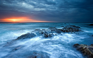 Sunset ocean rocks dark sky 2 - a sunset over the ocean free wallpaper