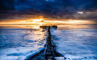 Long wooden pier frozen lake - a long wooden pier free wallpaper