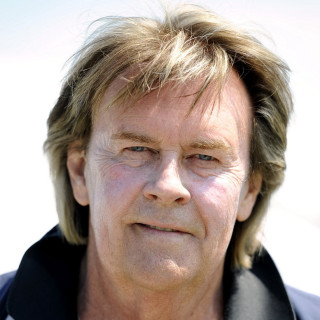 Blonde man black jacket sunny - sunny free wallpaper for tablet