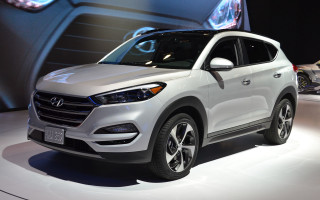 White car showroom display large - a white car free wallpaper