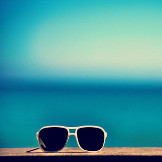 Sunglasses ocean blue sky ledge - free beach wallpaper for tablet