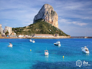 Boats ocean mountain range city - a group of boats free wallpaper