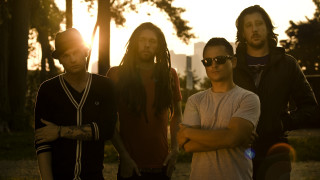 Group men park sunset arms - a park free wallpaper