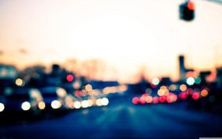 City street blurry traffic lights - a blurry photo of a city street free wallpaper