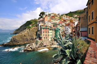 Coastal town cliff house view - a view of a town free wallpaper