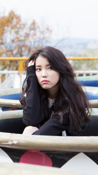 Woman boat serious hand on - byeon sangbyeok free wallpaper for mobile