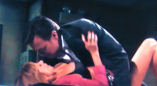 Kissing man woman bus impressionist - a bus free wallpaper