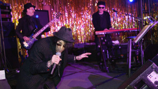 Man mask band stage microphone - bauhaus free wallpaper