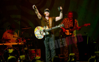 Man guitar stage musicians concert - bradley walker tomlin free wallpaper