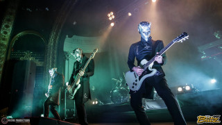 Masked guitarists bodypaint stage performance - stage free wallpaper