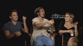 Three people sitting chairs drink - blunt free wallpaper