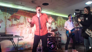 Man singing microphone band instruments - auseklis ozol free wallpaper