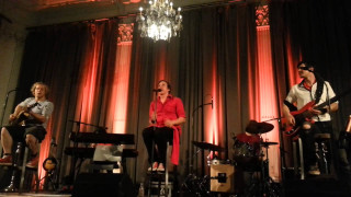 Stage performance musicians singing chandelier - david boyd free wallpaper