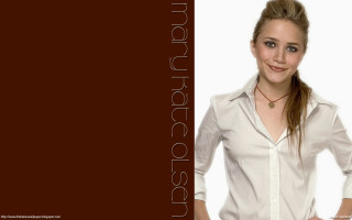 Woman necklace pose smile realistic - a white shirt and a necklace free wallpaper for desktop