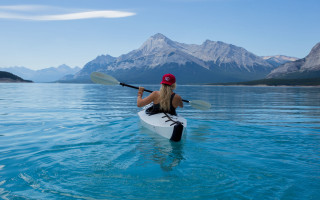 Woman red hat kayak water - esther blaikie mackinnon free wallpaper