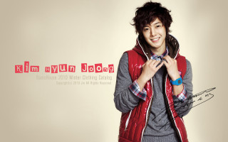Man red vest cell phone - choi buk free wallpaper