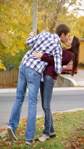 Man woman kissing autumn park - free love wallpaper for mobile