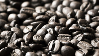 Coffee beans black white background - a pile of coffee beans free wallpaper