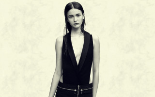 Woman black dress posing picture 25 - sharp detail free wallpaper