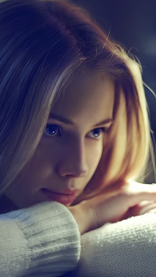 Woman longhair blueeyes posing artphotography - her chest free wallpaper